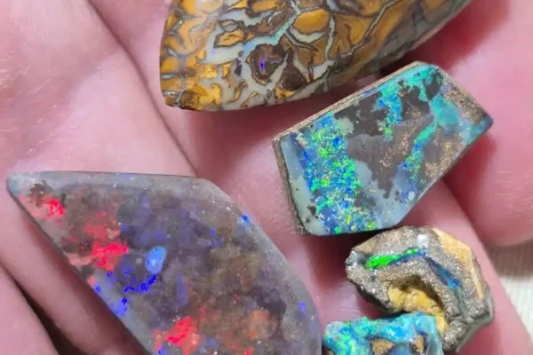 AUSTRALIAN-OPALS-IAN-BELL-ASSORTMENT-0192